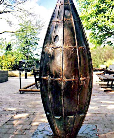 Wrought iron park : pod sculpture 